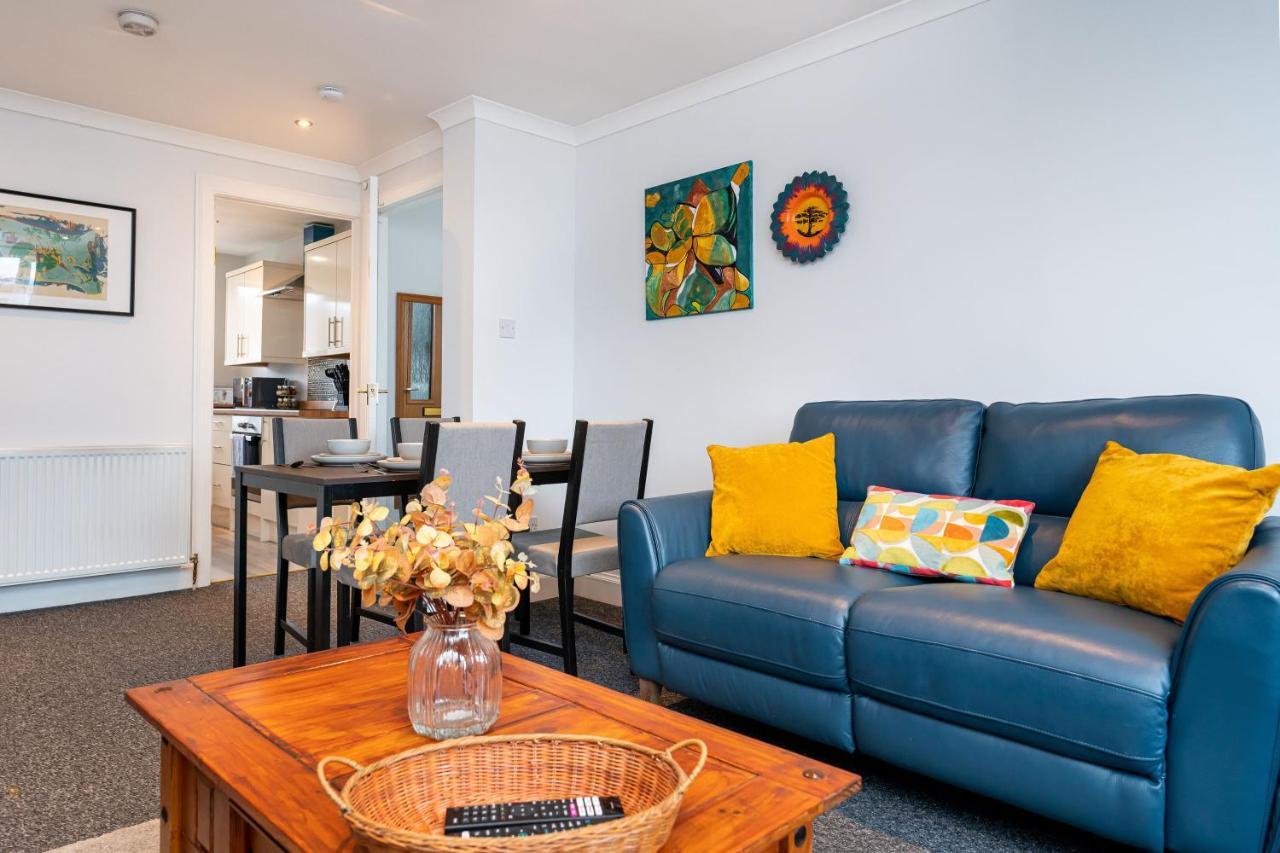Lovely 3-Bedroom Flat With Free Parking Bridge of Allan Bagian luar foto