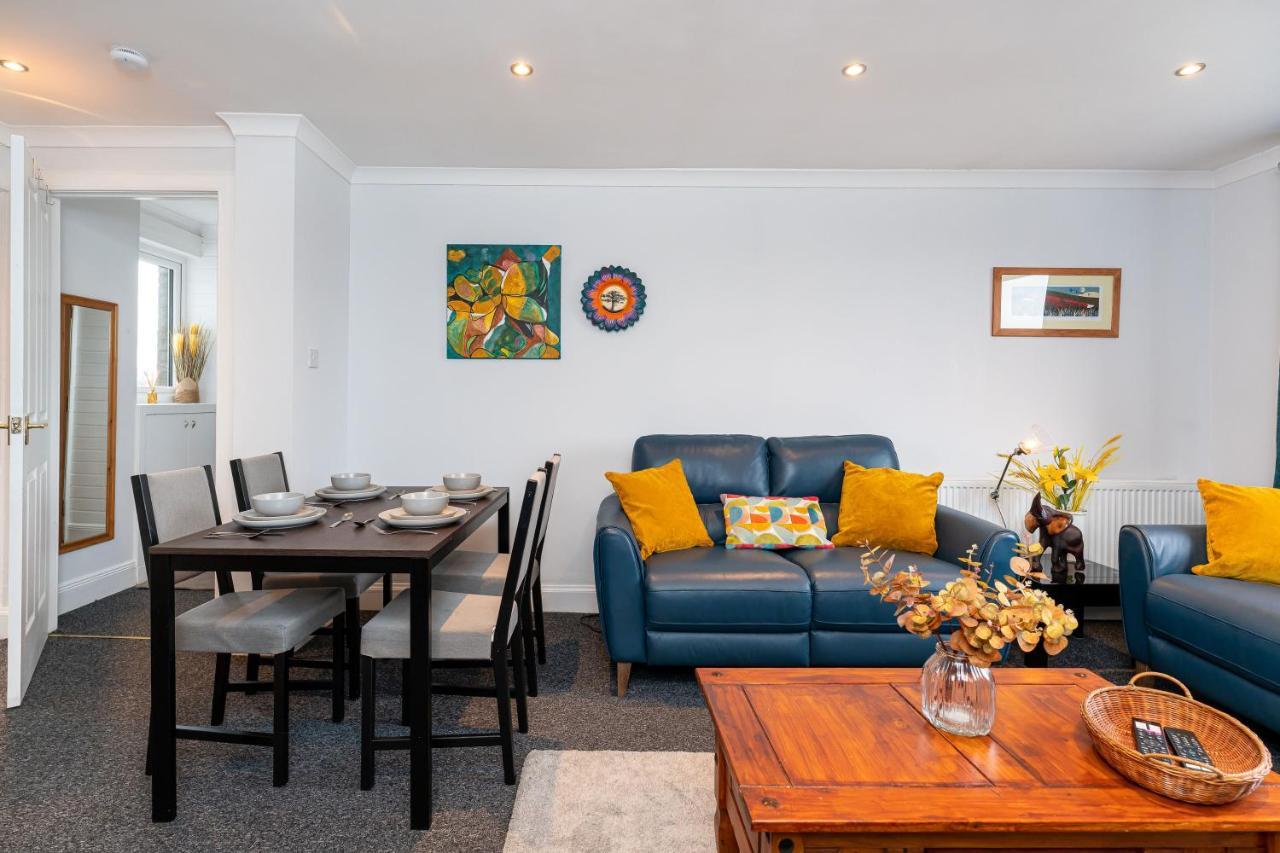 Lovely 3-Bedroom Flat With Free Parking Bridge of Allan Bagian luar foto
