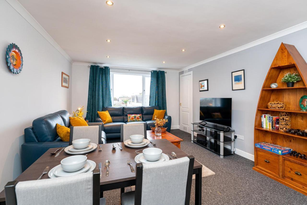 Lovely 3-Bedroom Flat With Free Parking Bridge of Allan Bagian luar foto