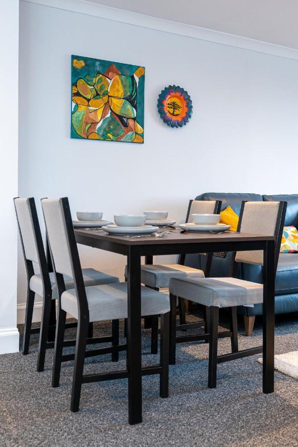 Lovely 3-Bedroom Flat With Free Parking Bridge of Allan Bagian luar foto