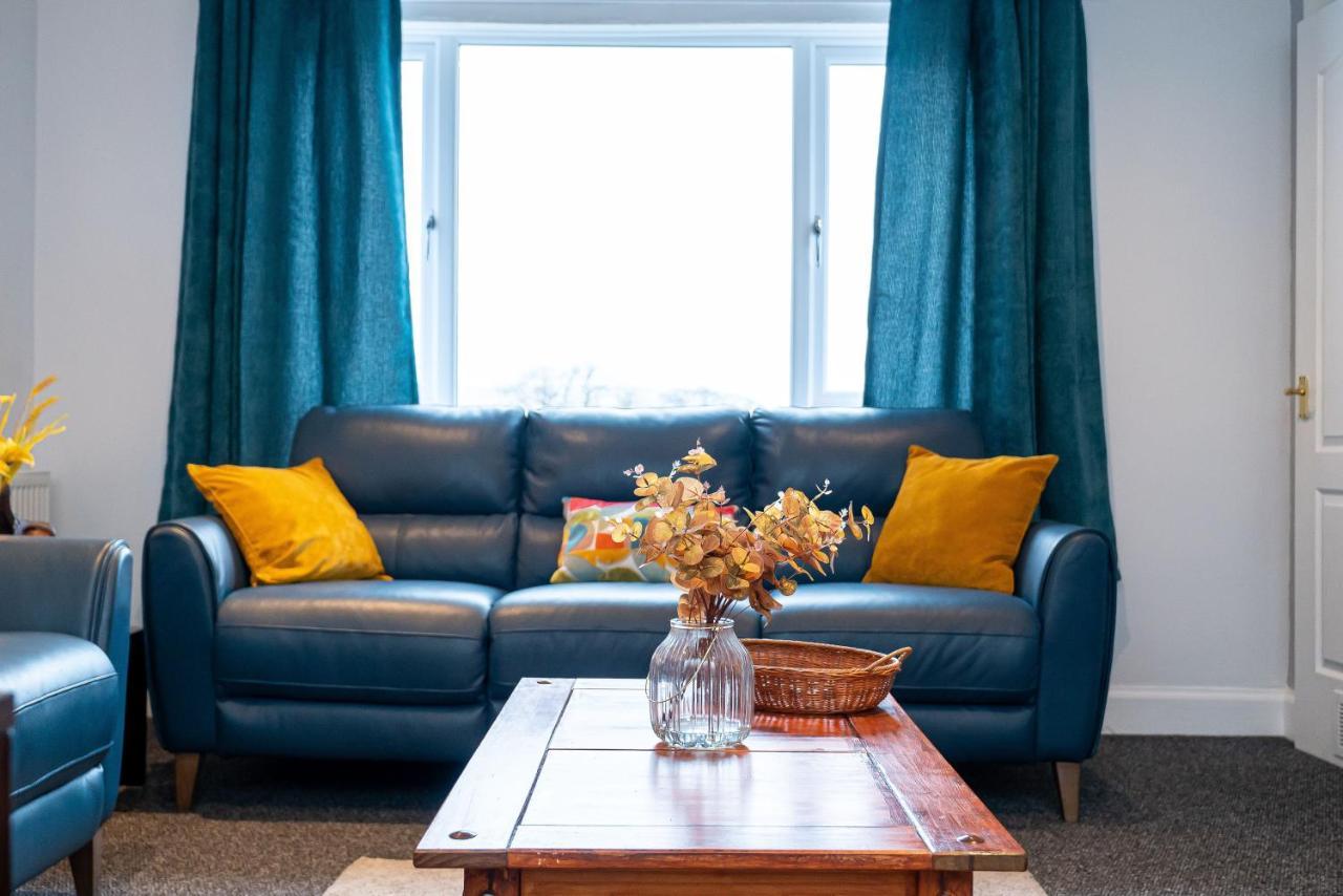 Lovely 3-Bedroom Flat With Free Parking Bridge of Allan Bagian luar foto