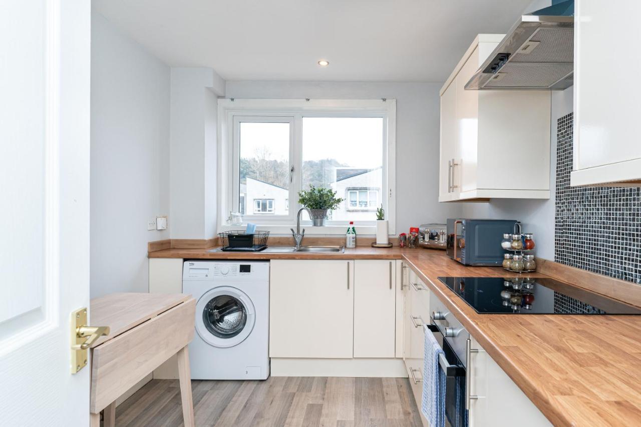 Lovely 3-Bedroom Flat With Free Parking Bridge of Allan Bagian luar foto