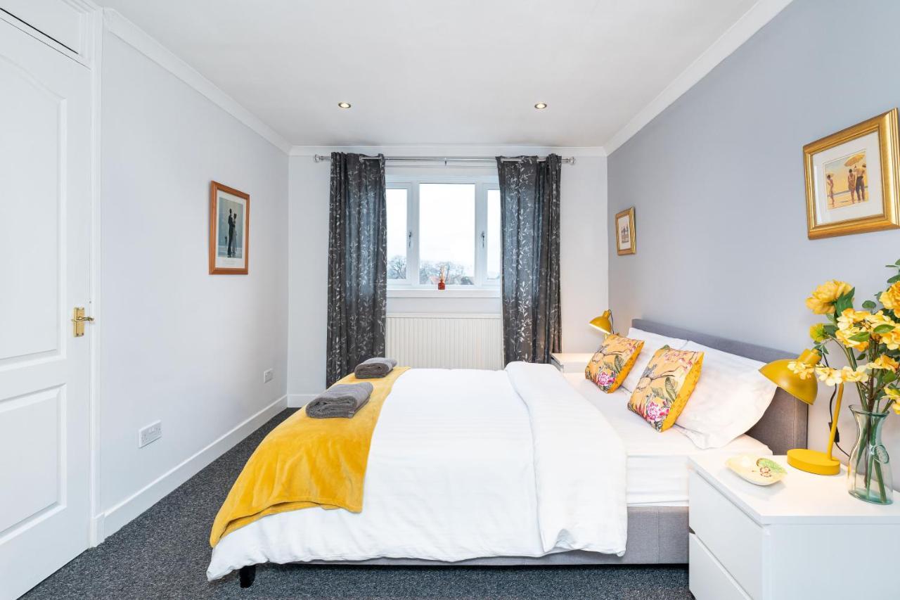 Lovely 3-Bedroom Flat With Free Parking Bridge of Allan Bagian luar foto