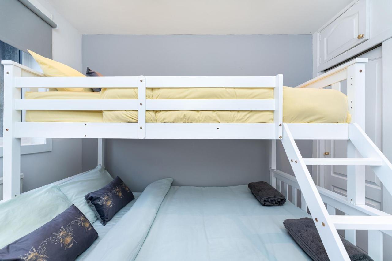 Lovely 3-Bedroom Flat With Free Parking Bridge of Allan Bagian luar foto