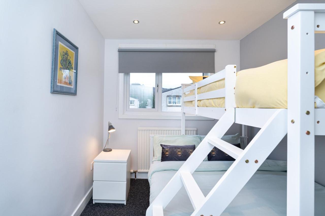 Lovely 3-Bedroom Flat With Free Parking Bridge of Allan Bagian luar foto