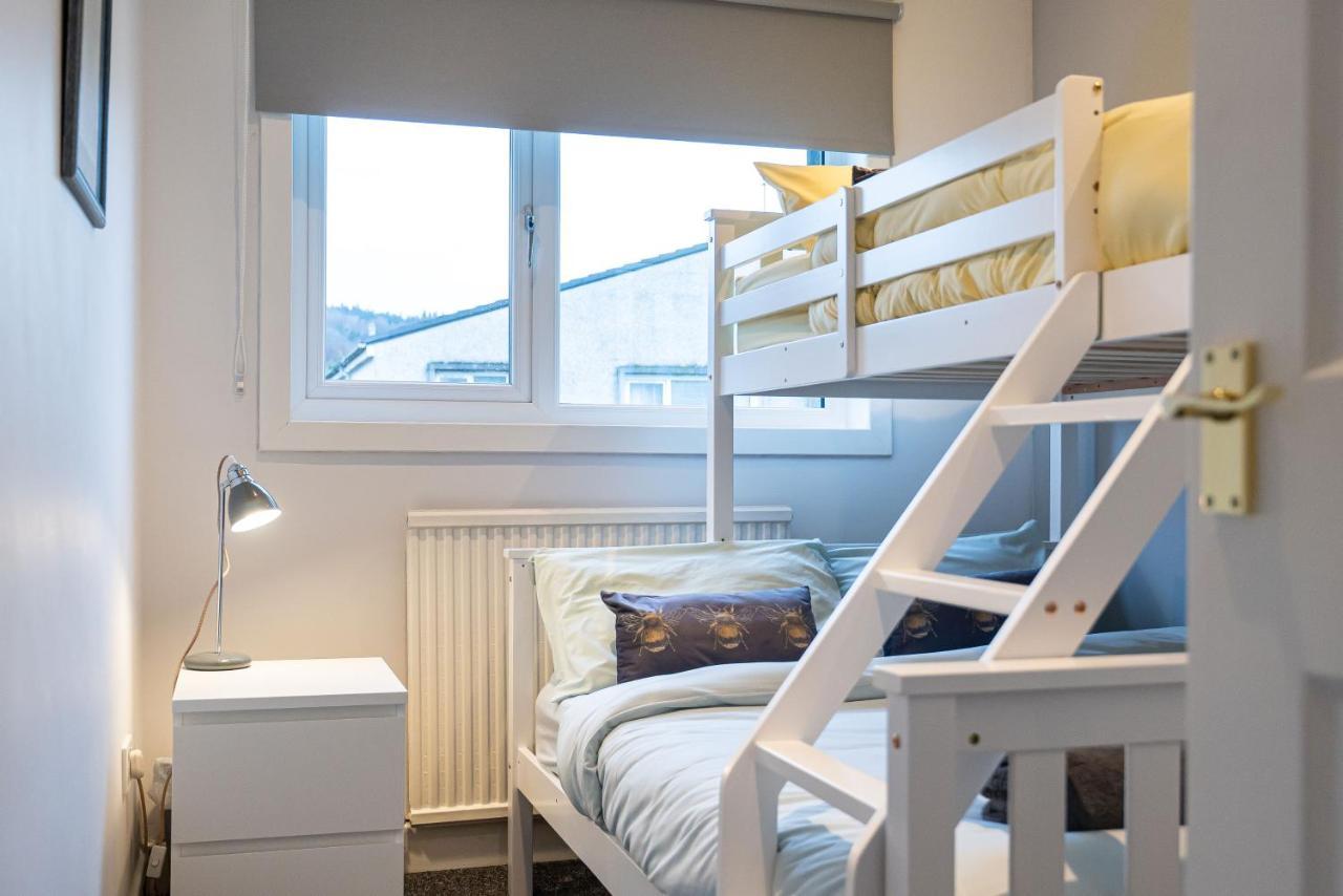 Lovely 3-Bedroom Flat With Free Parking Bridge of Allan Bagian luar foto