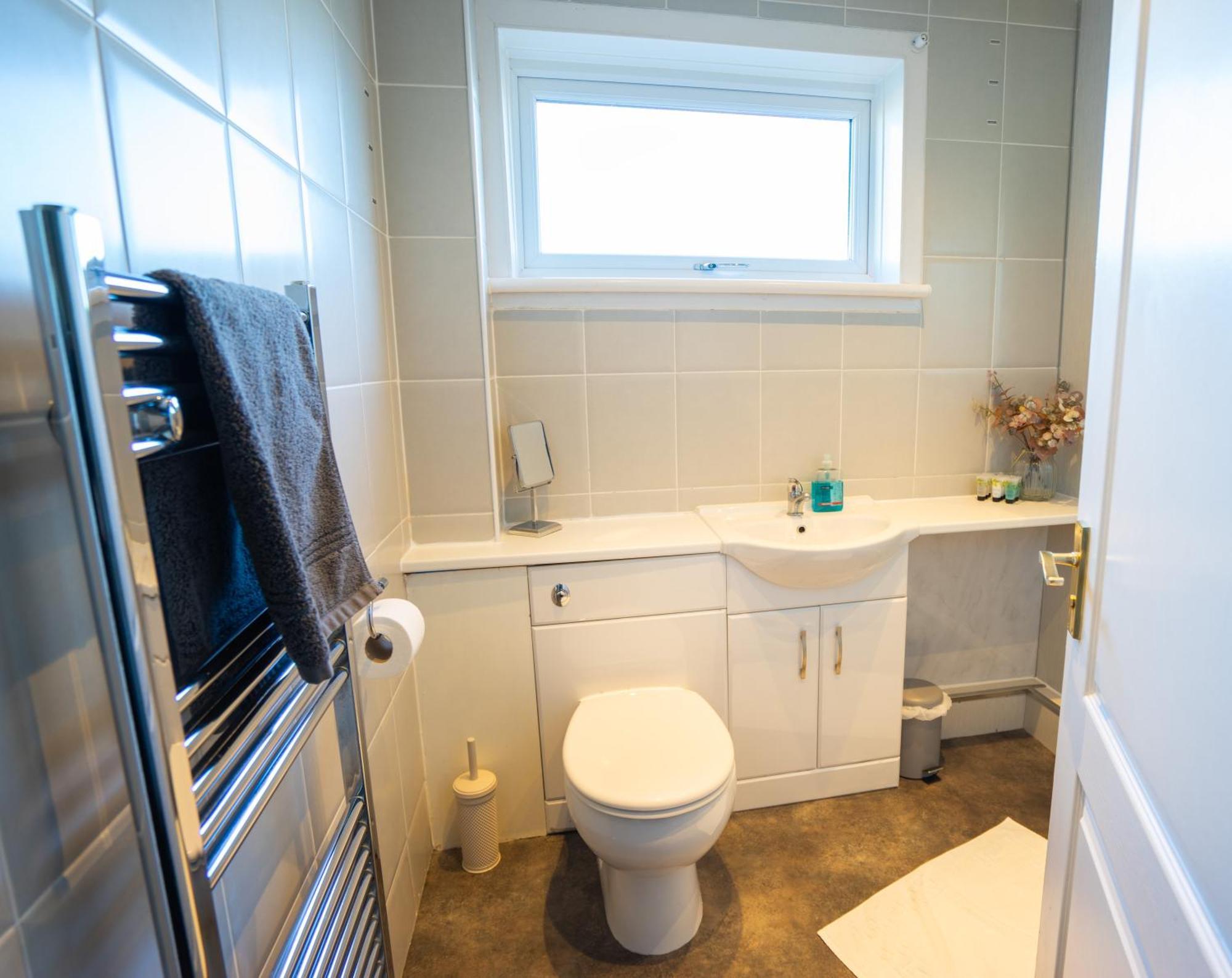 Lovely 3-Bedroom Flat With Free Parking Bridge of Allan Bagian luar foto